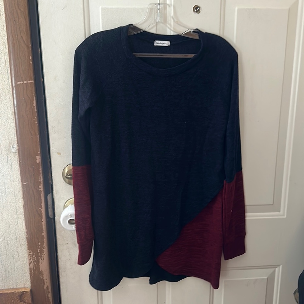 ELOGES BURGUNDY & BLUE TULIP HEM TUNIC: NWOT: SZ S